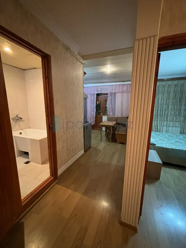 Satılır 3 otaqlı köhnə tikili 70 m²