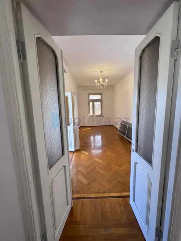 Satılır 2 otaqlı köhnə tikili 55 m²