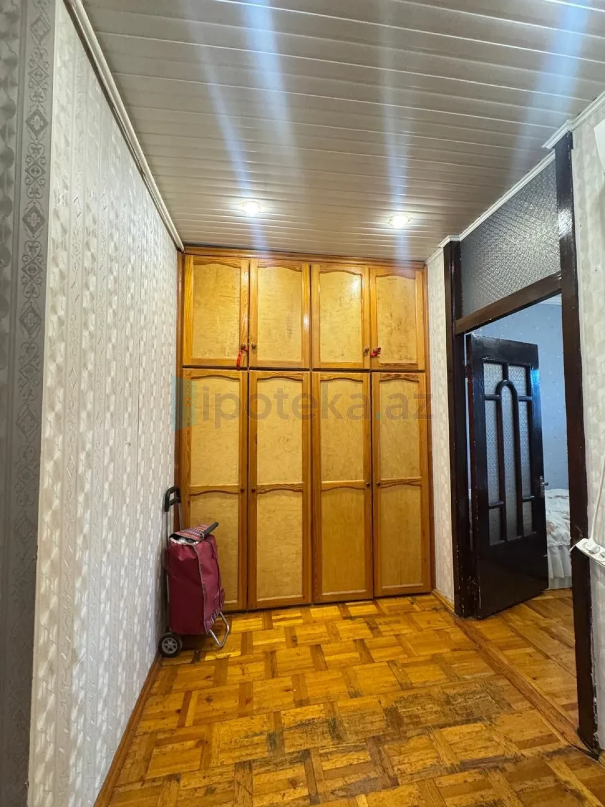 Satılır 2 otaqlı köhnə tikili 60 m²