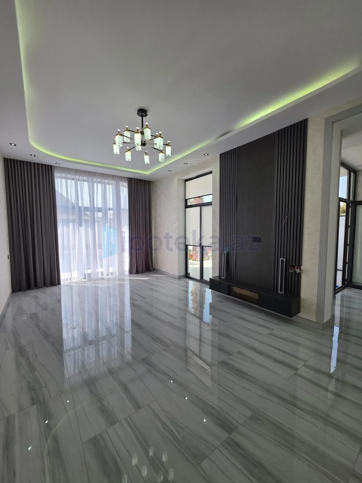 Satılır 4 otaqlı mənzil 155 m²
