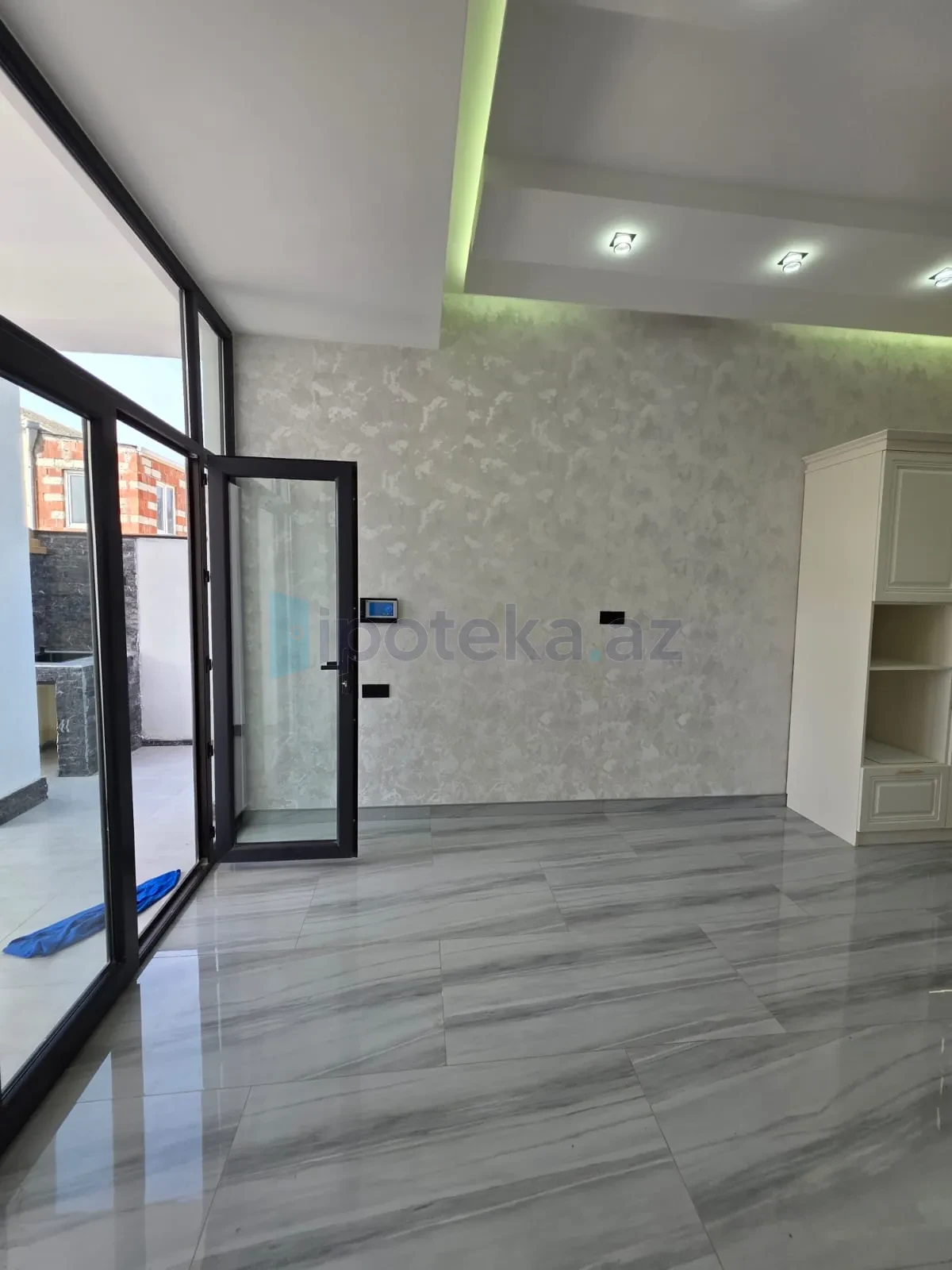 Satılır 4 otaqlı mənzil 155 m²