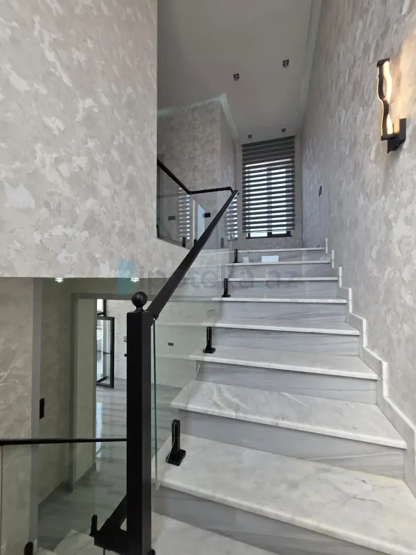 Satılır 4 otaqlı mənzil 155 m²