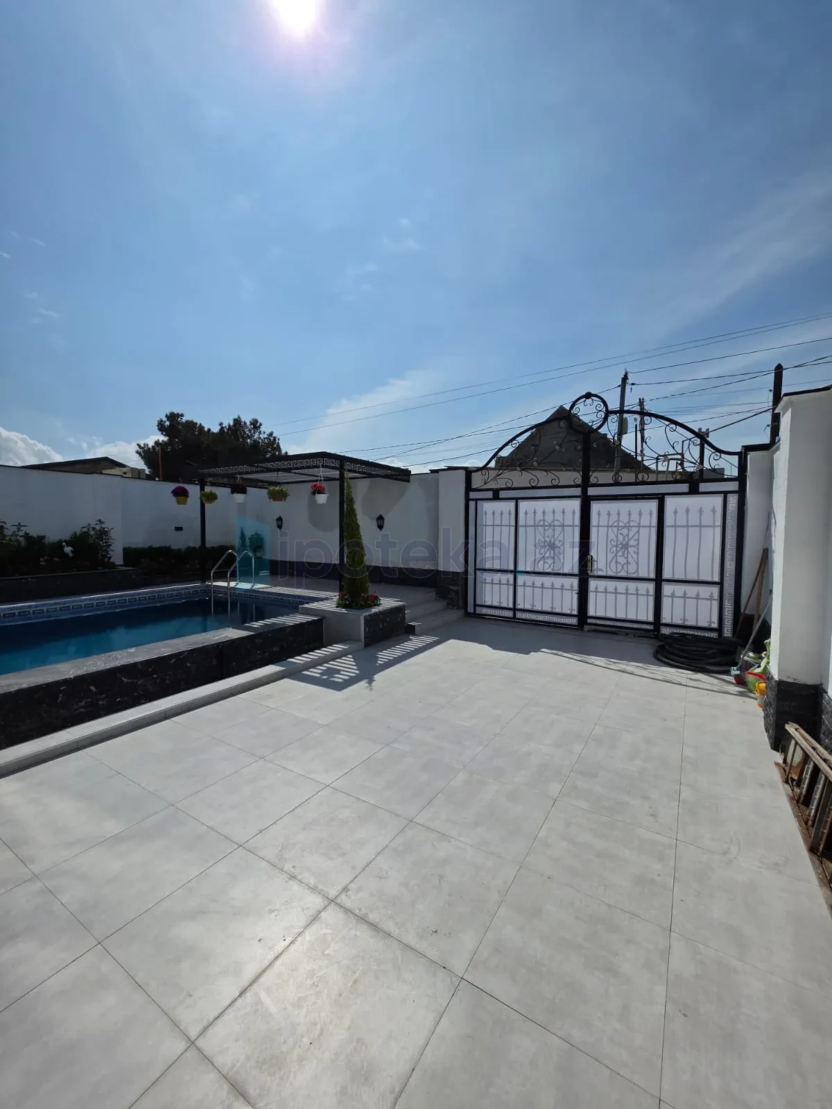 Satılır 4 otaqlı mənzil 155 m²