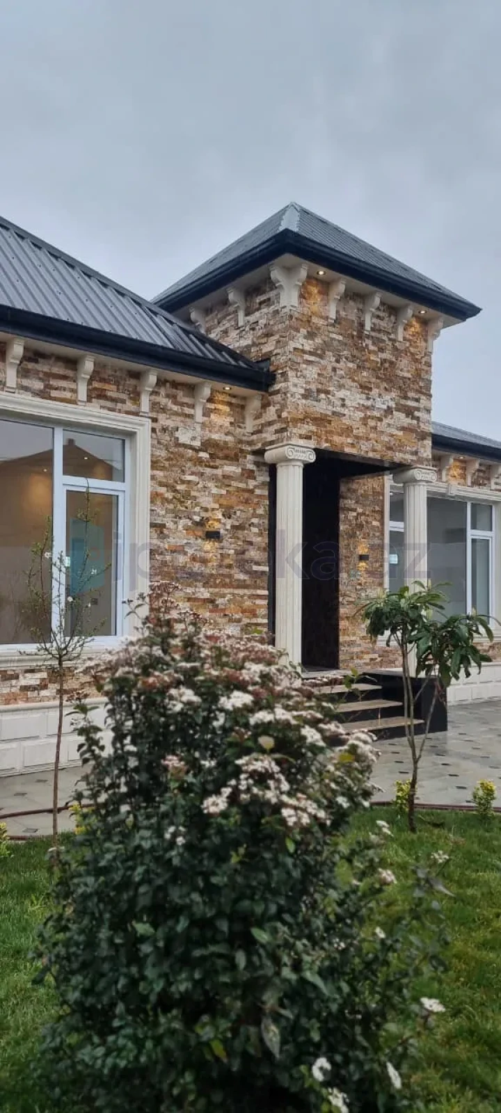 Satılır 4 otaqlı həyət evi 135 m²