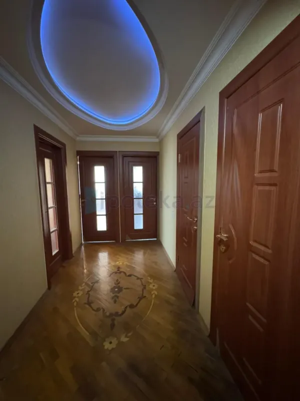 Satılır 2 otaqlı köhnə tikili 68 m²