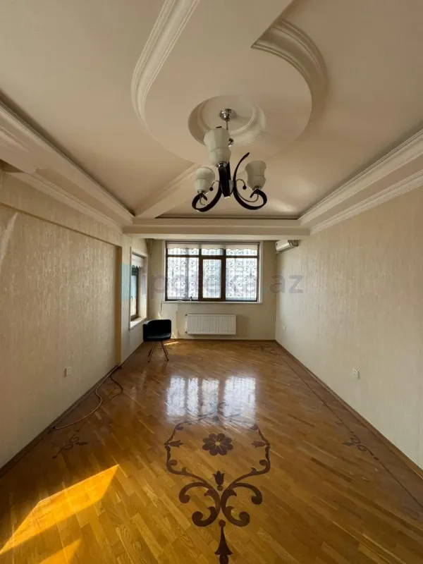 Satılır 2 otaqlı köhnə tikili 68 m²