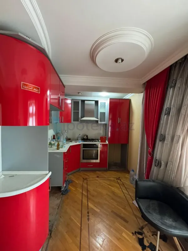 Satılır 2 otaqlı köhnə tikili 68 m²