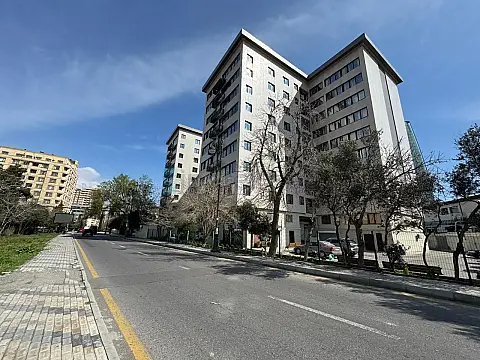 Satılır 2 otaqlı köhnə tikili 68 m²