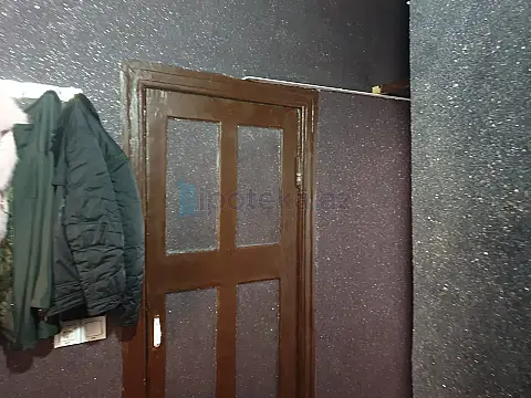 Satılır 2 otaqlı köhnə tikili 42 m²