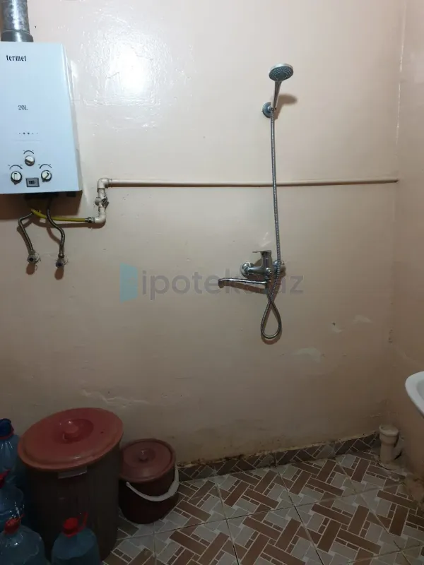 Satılır 2 otaqlı köhnə tikili 42 m²