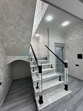 Satılır 4 otaqlı mənzil 200 m²