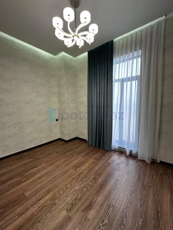 Satılır 4 otaqlı mənzil 200 m²