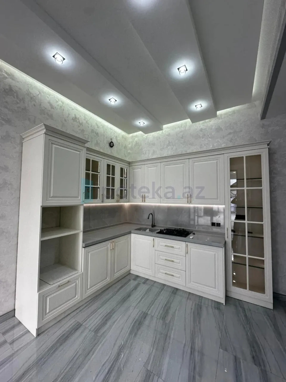 Satılır 4 otaqlı mənzil 200 m²