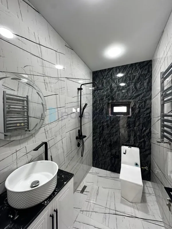 Satılır 4 otaqlı mənzil 200 m²