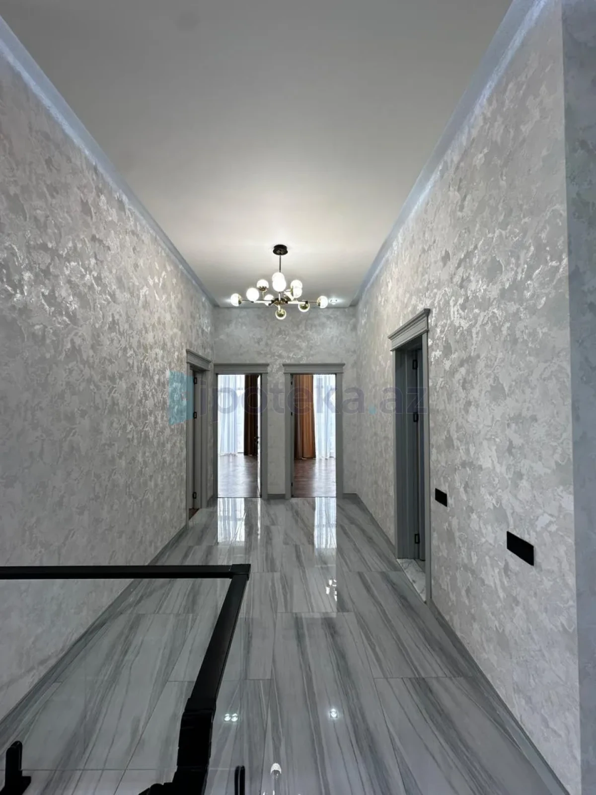 Satılır 4 otaqlı mənzil 200 m²