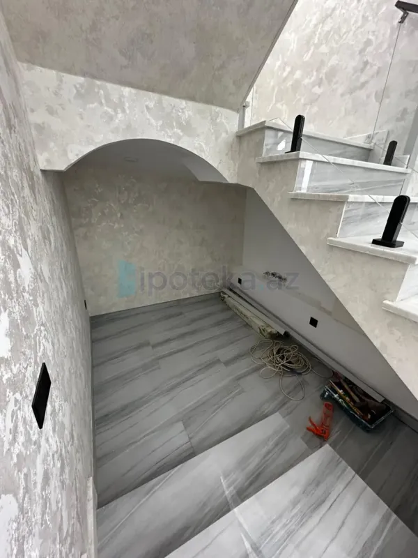 Satılır 4 otaqlı mənzil 200 m²