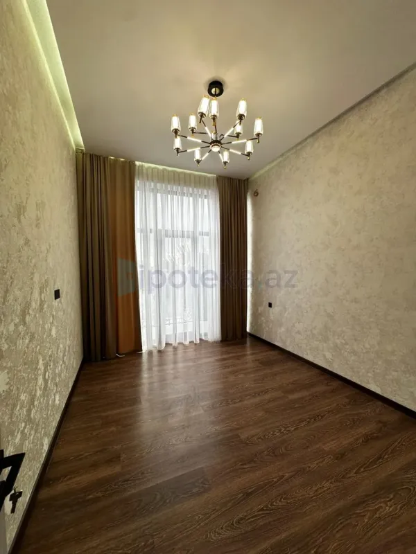 Satılır 4 otaqlı mənzil 200 m²