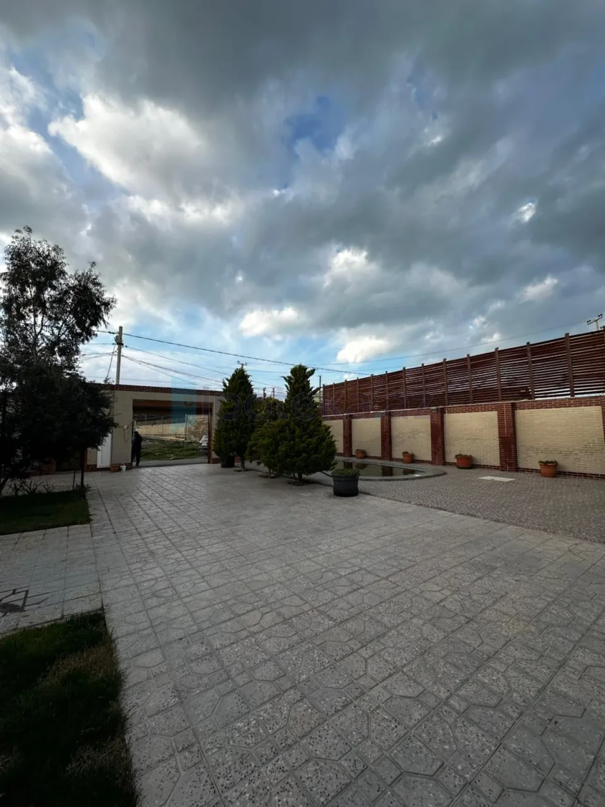 Satılır 6 otaqlı mənzil 150 m²