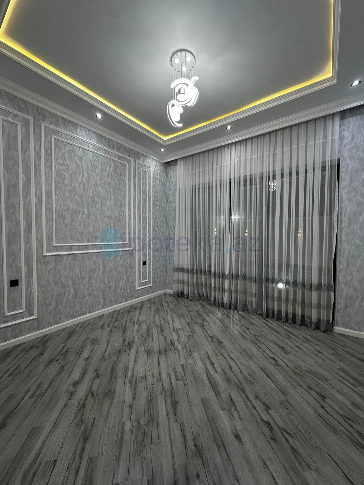 Satılır 4 otaqlı mənzil 150 m²