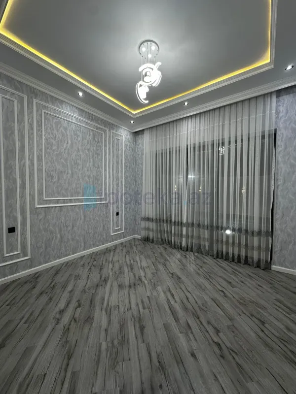 Satılır 4 otaqlı mənzil 150 m²