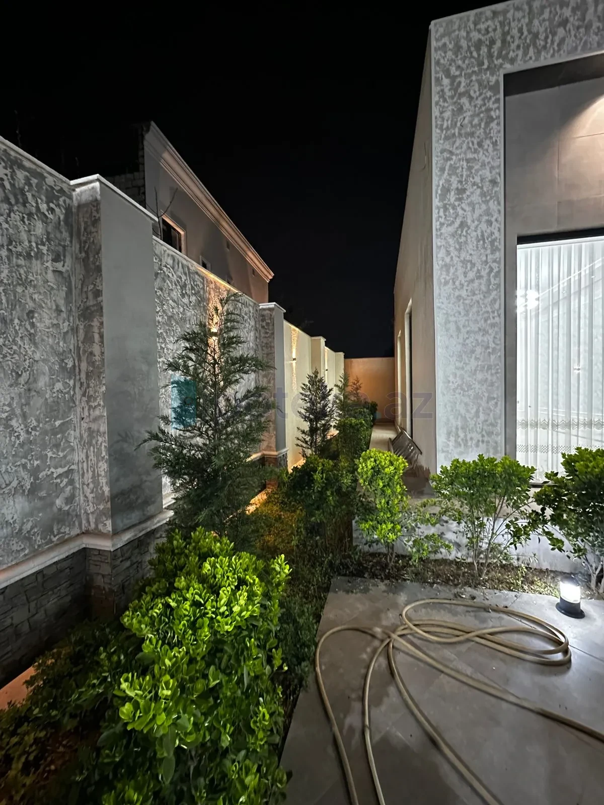 Satılır 4 otaqlı mənzil 150 m²