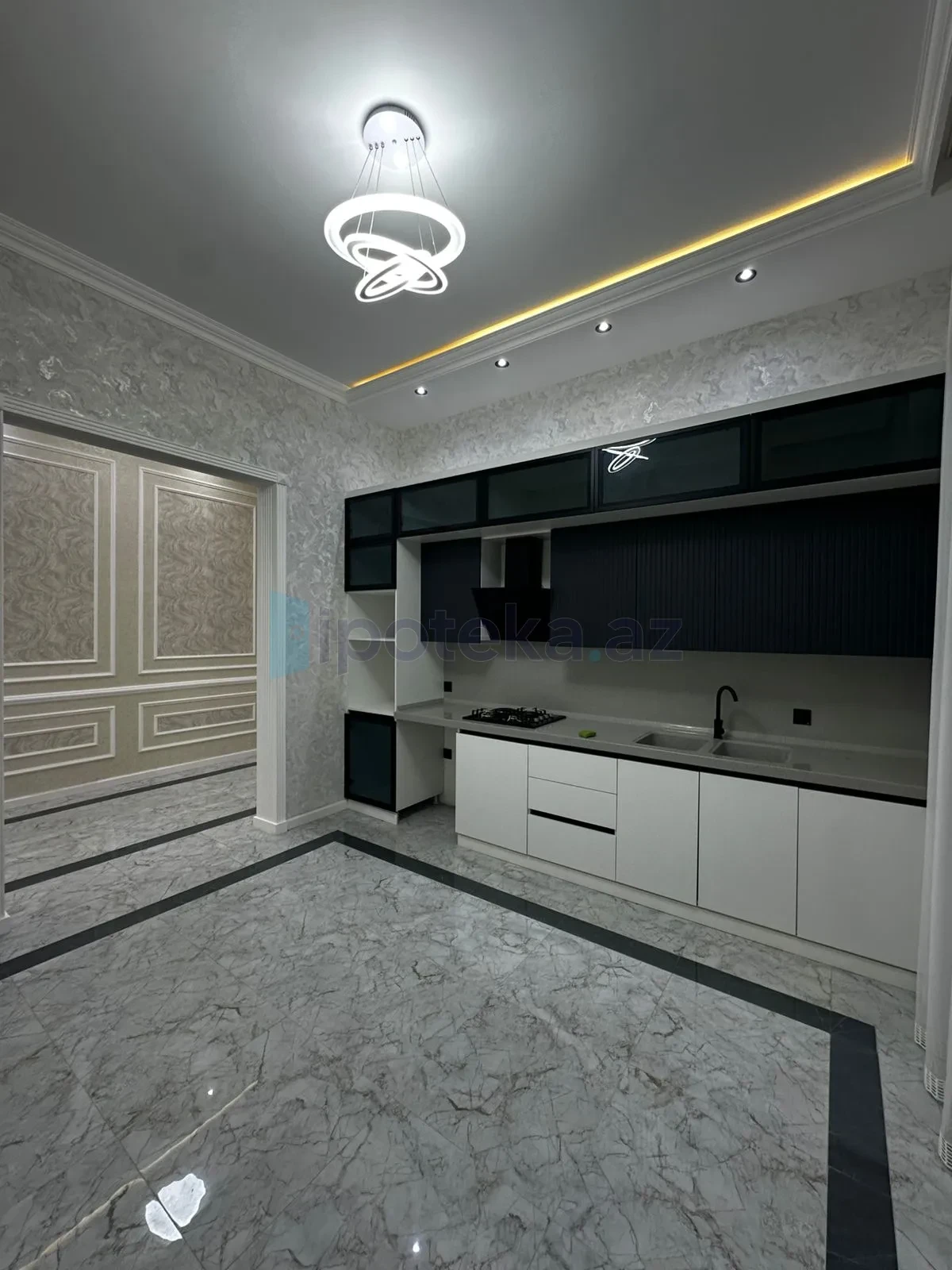 Satılır 4 otaqlı mənzil 150 m²