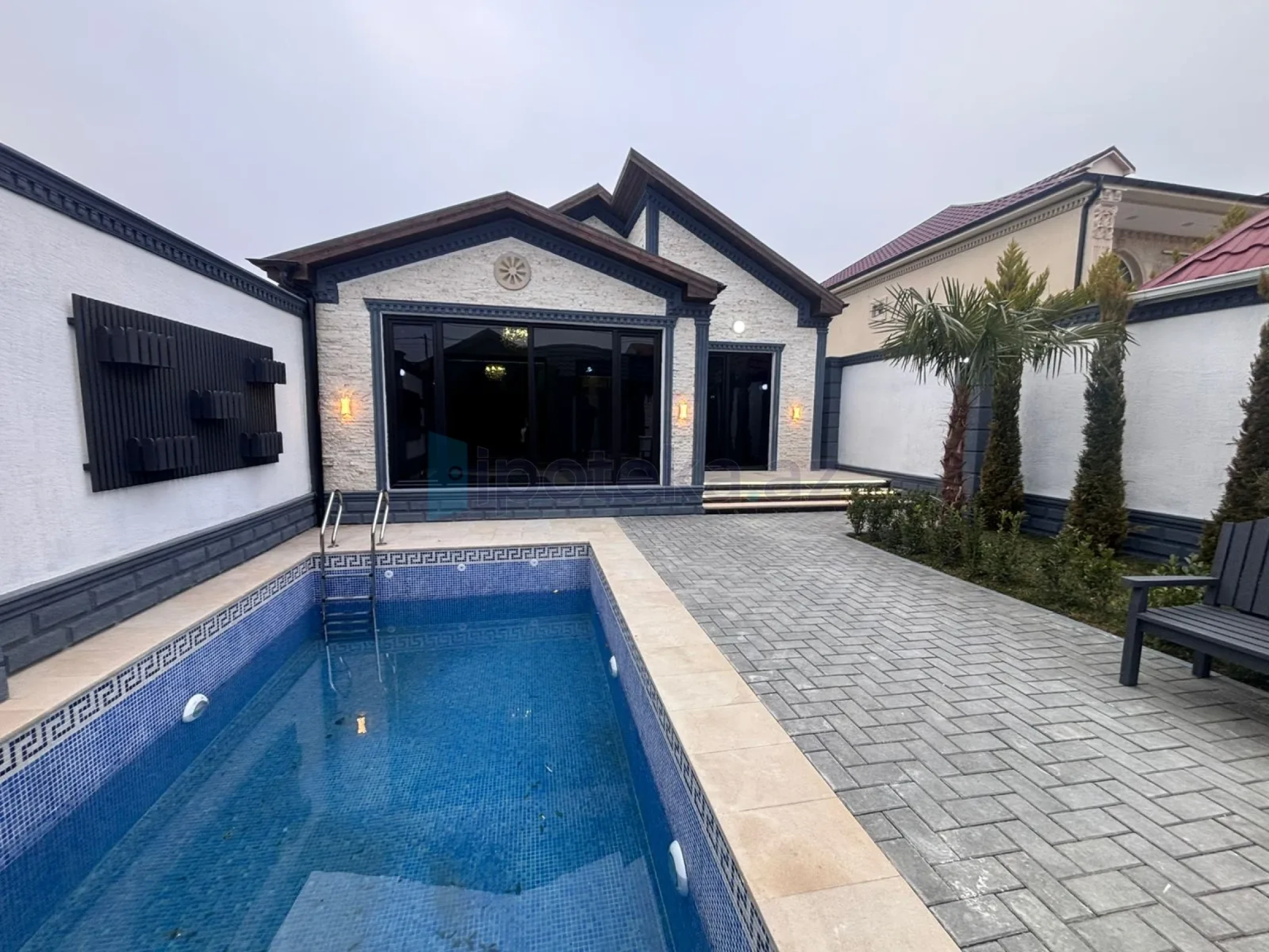 Satılır 4 otaqlı mənzil 110 m²