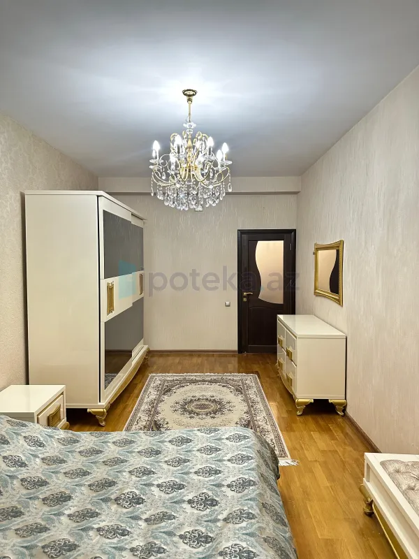 Satılır 5 otaqlı yeni tikili 245 m²