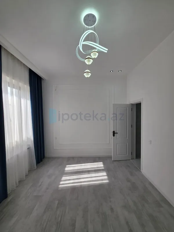 Satılır 4 otaqlı mənzil 140 m²
