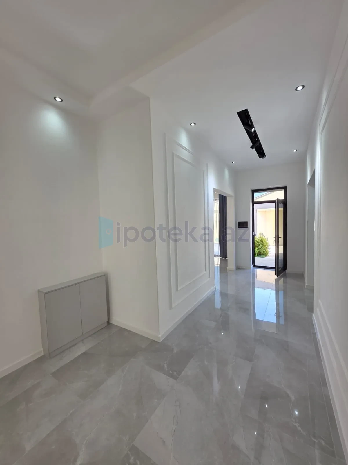 Satılır 4 otaqlı mənzil 140 m²