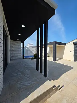Satılır 4 otaqlı mənzil 140 m²