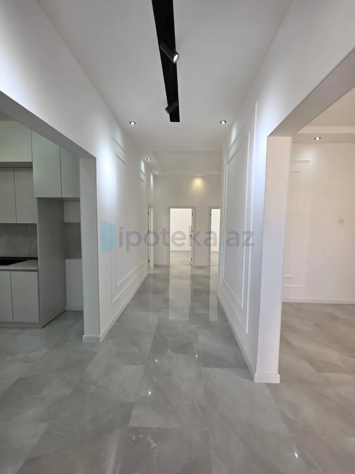 Satılır 4 otaqlı mənzil 140 m²