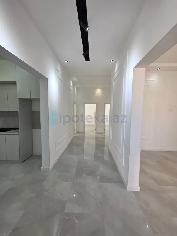 Satılır 4 otaqlı mənzil 140 m²