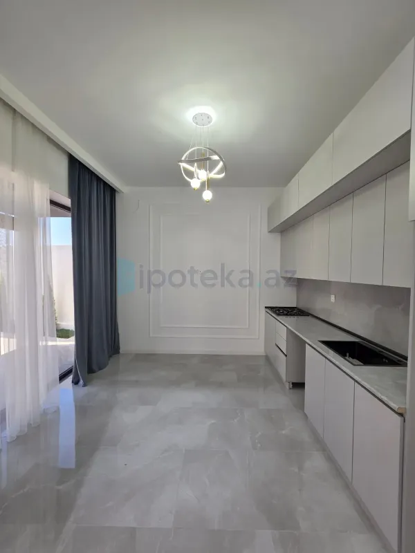 Satılır 4 otaqlı mənzil 140 m²
