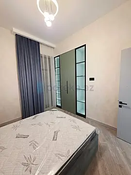 Satılır 4 otaqlı mənzil 180 m²