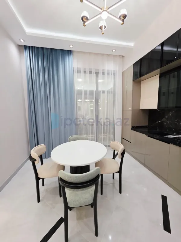Satılır 4 otaqlı mənzil 180 m²