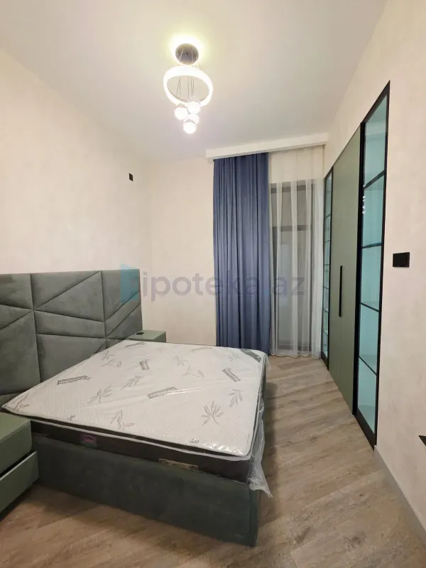 Satılır 4 otaqlı mənzil 180 m²