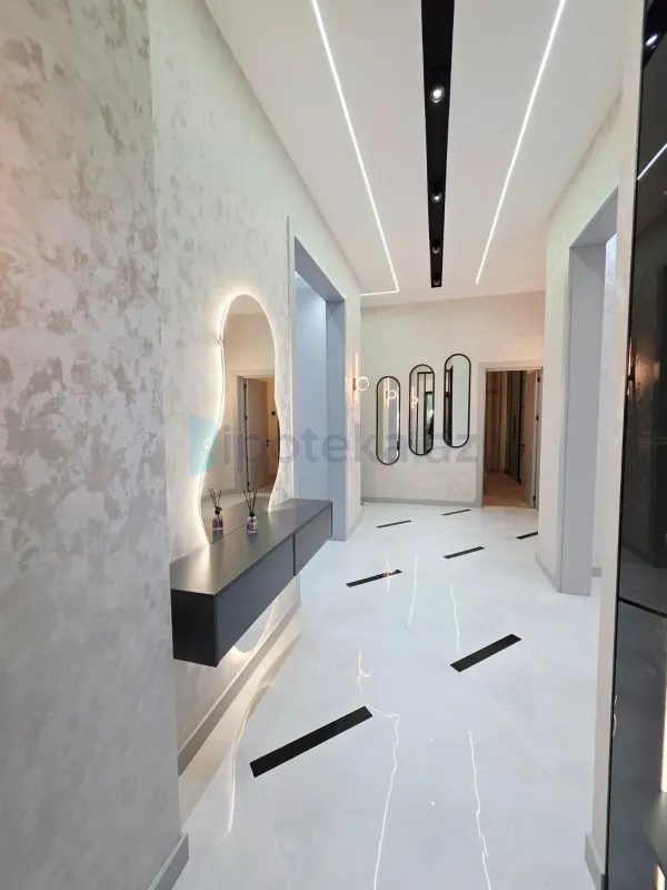 Satılır 4 otaqlı mənzil 180 m²