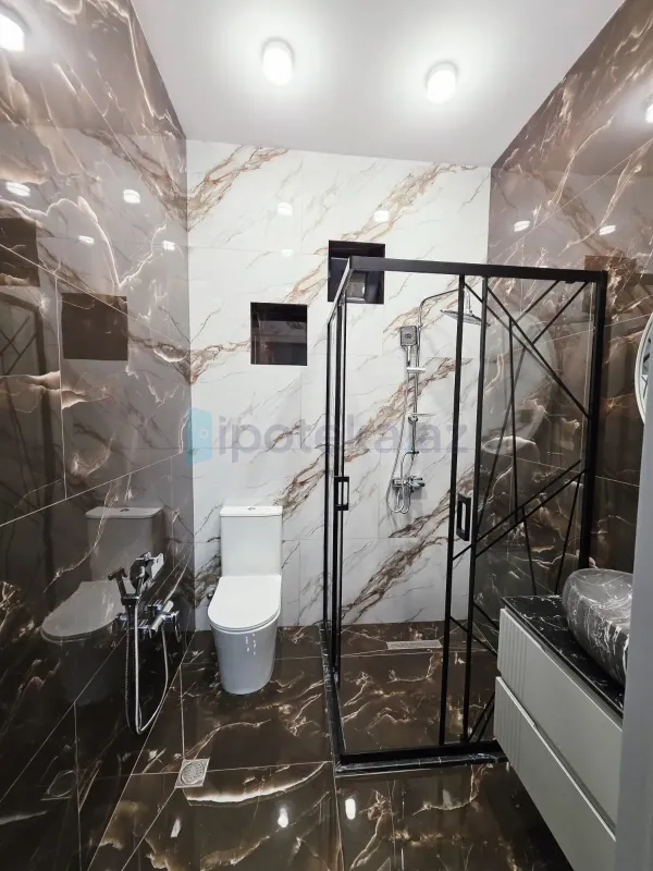 Satılır 4 otaqlı mənzil 180 m²