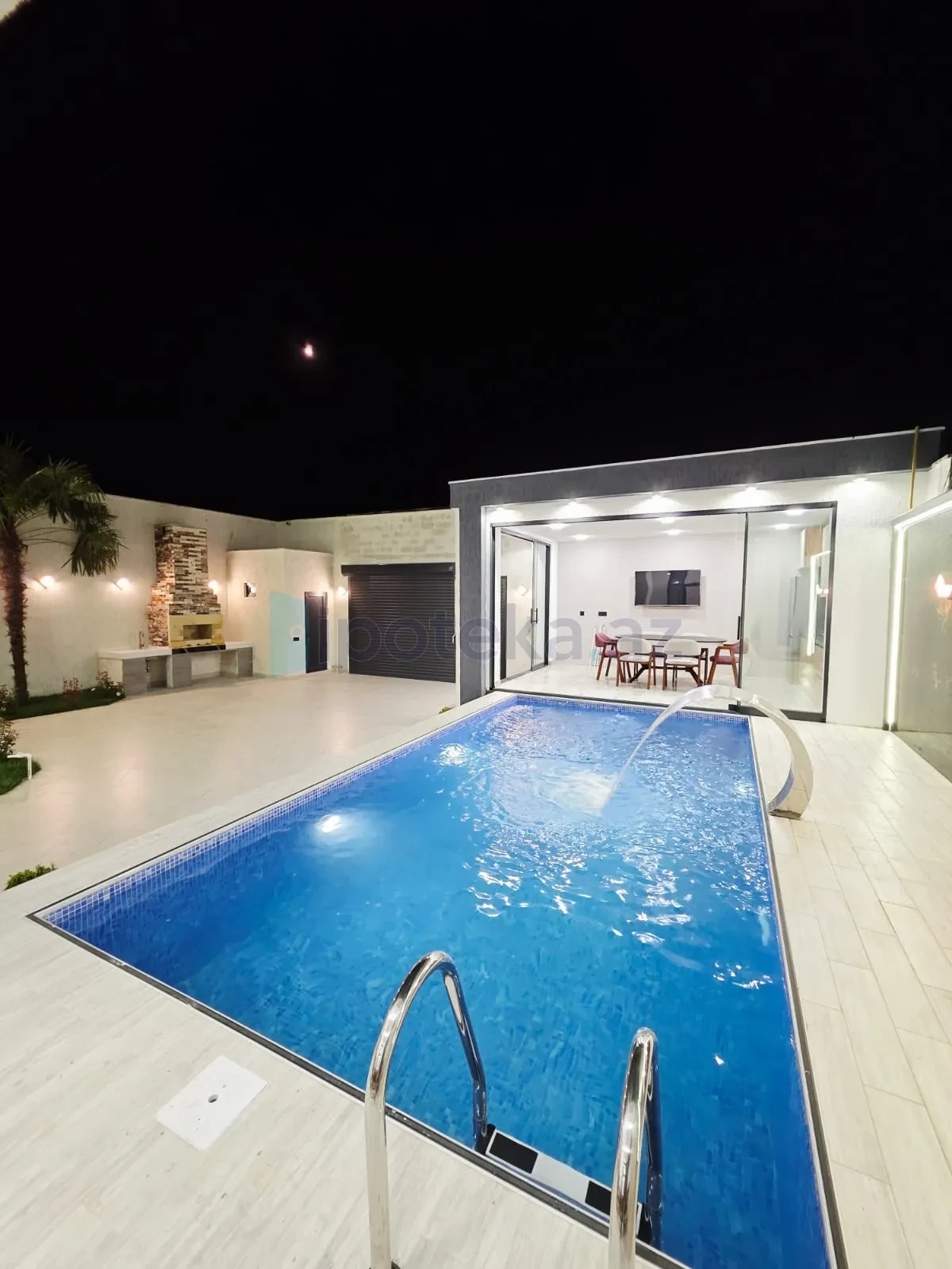 Satılır 4 otaqlı mənzil 180 m²