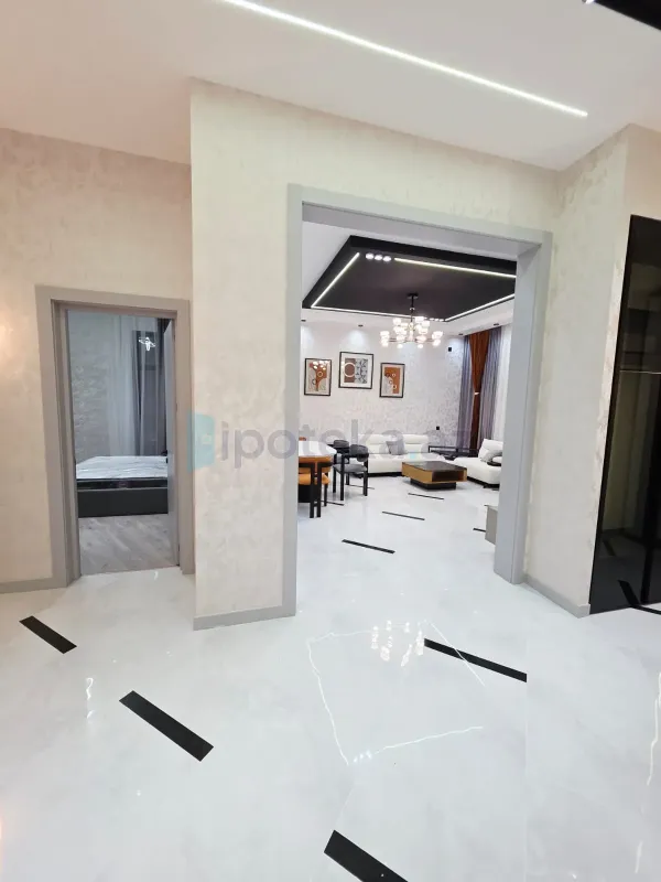 Satılır 4 otaqlı mənzil 180 m²