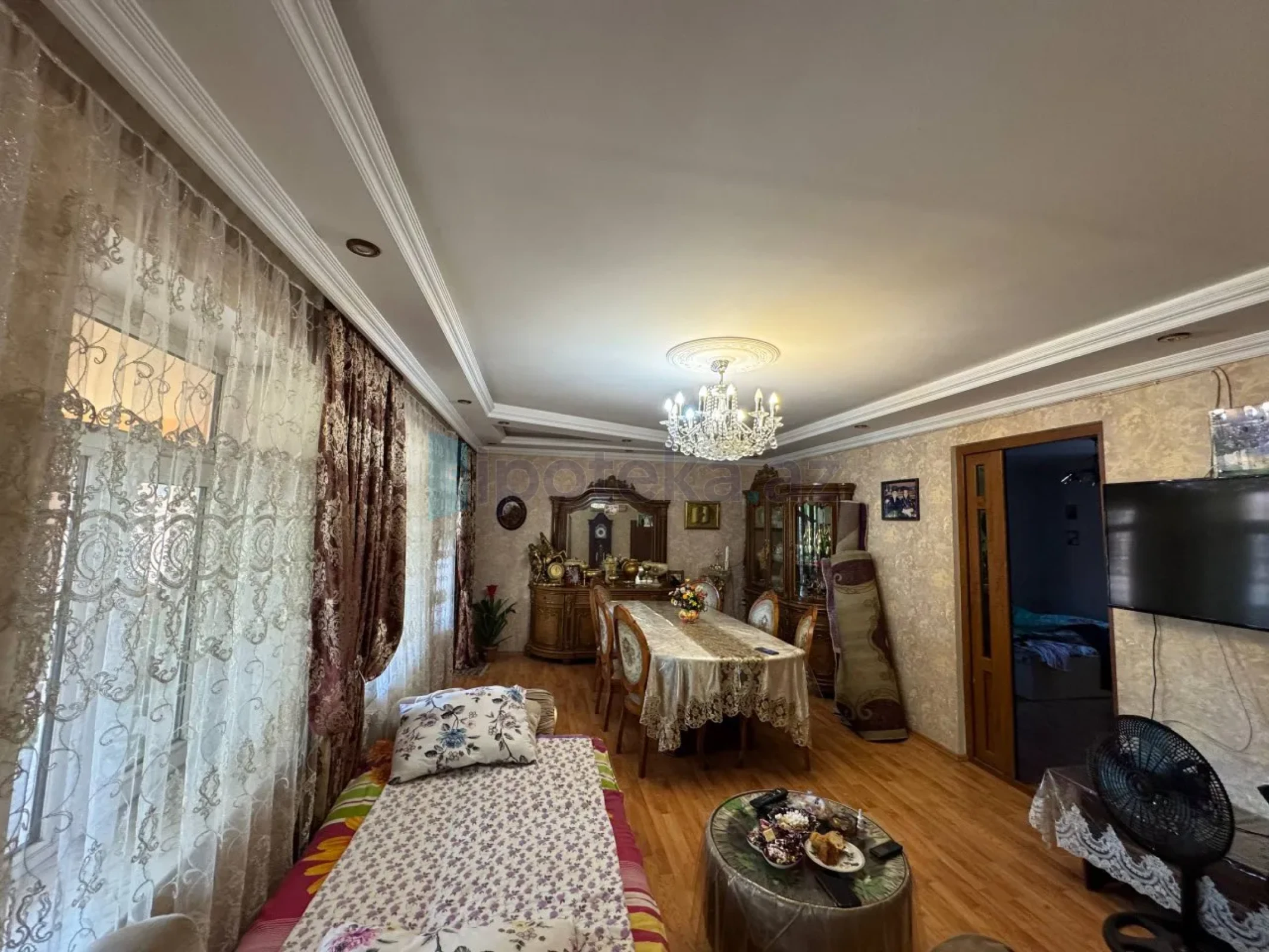Satılır 6 otaqlı həyət evi 400 m²