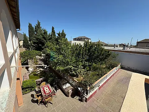 Satılır 6 otaqlı həyət evi 400 m²