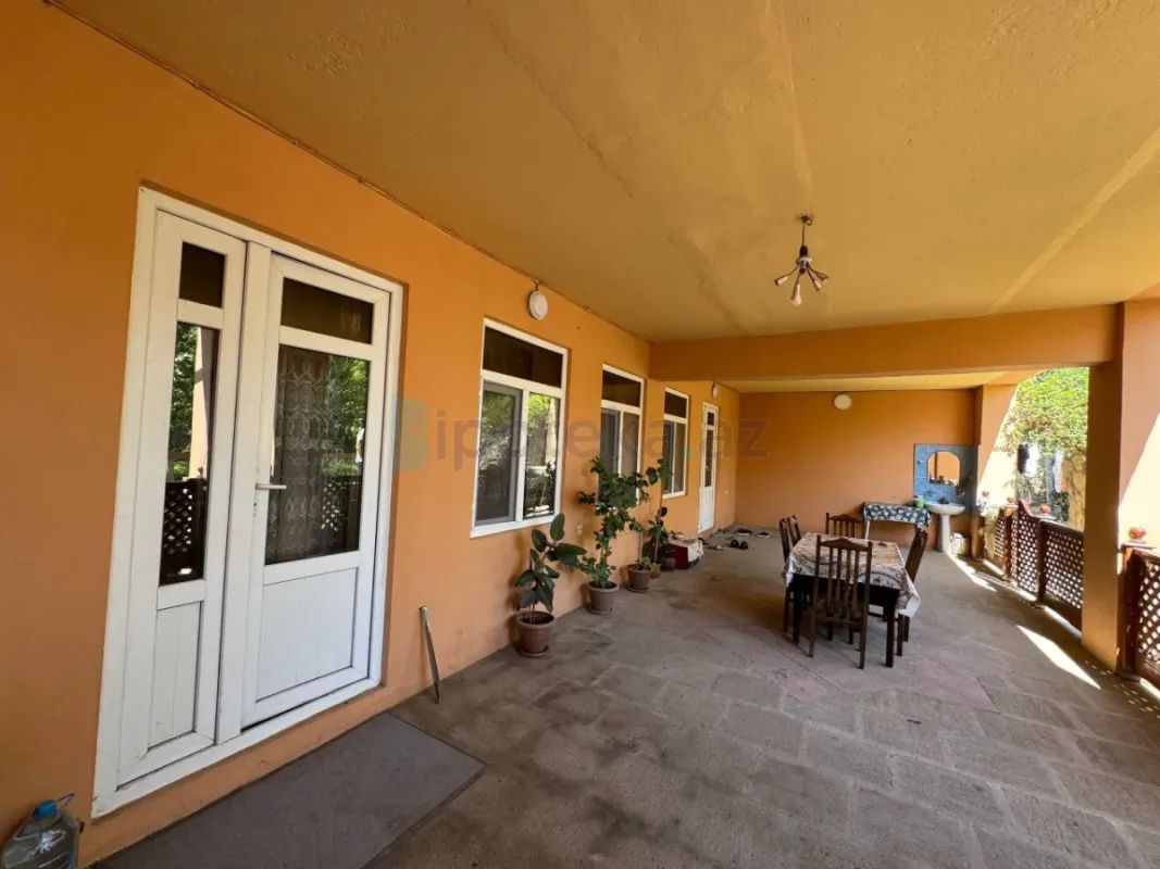 Satılır 6 otaqlı həyət evi 400 m²