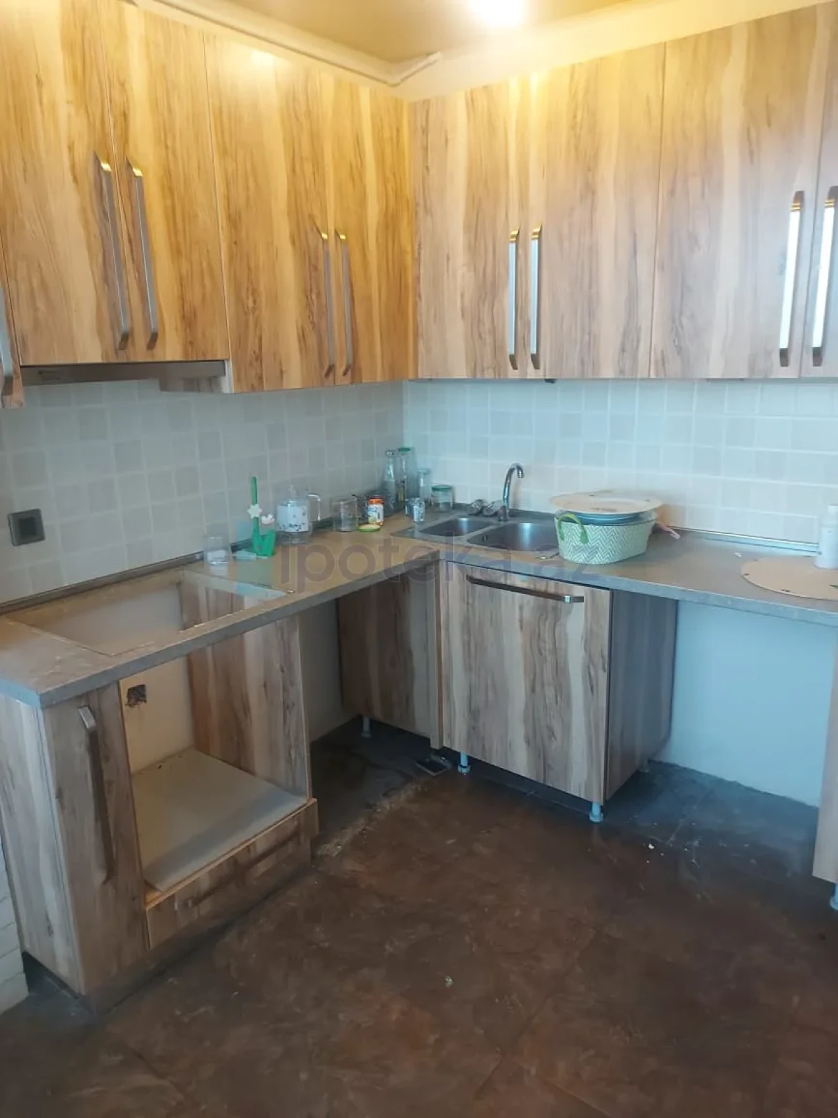 Satılır 3 otaqlı köhnə tikili 80 m²