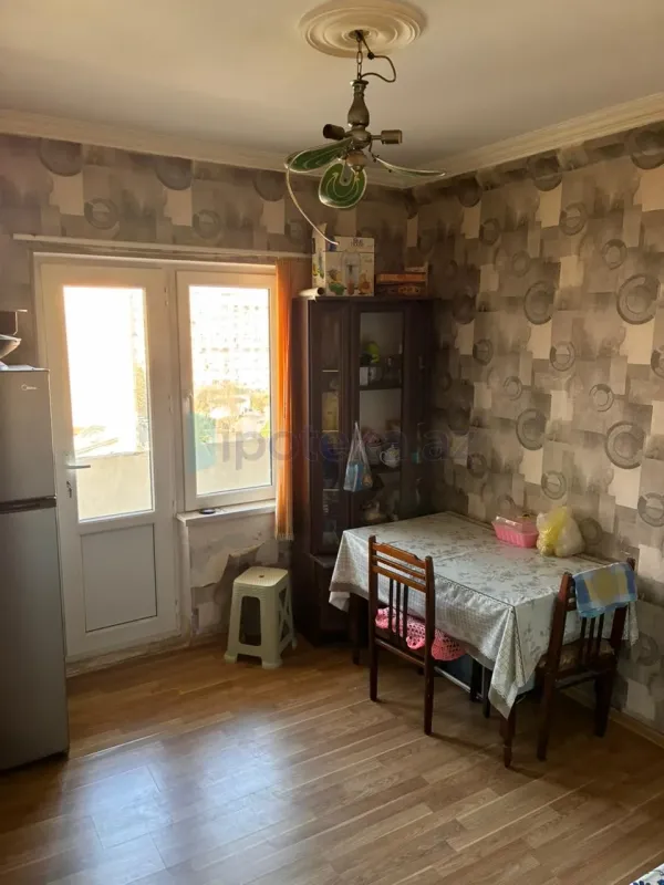 Satılır 2 otaqlı köhnə tikili 60 m²
