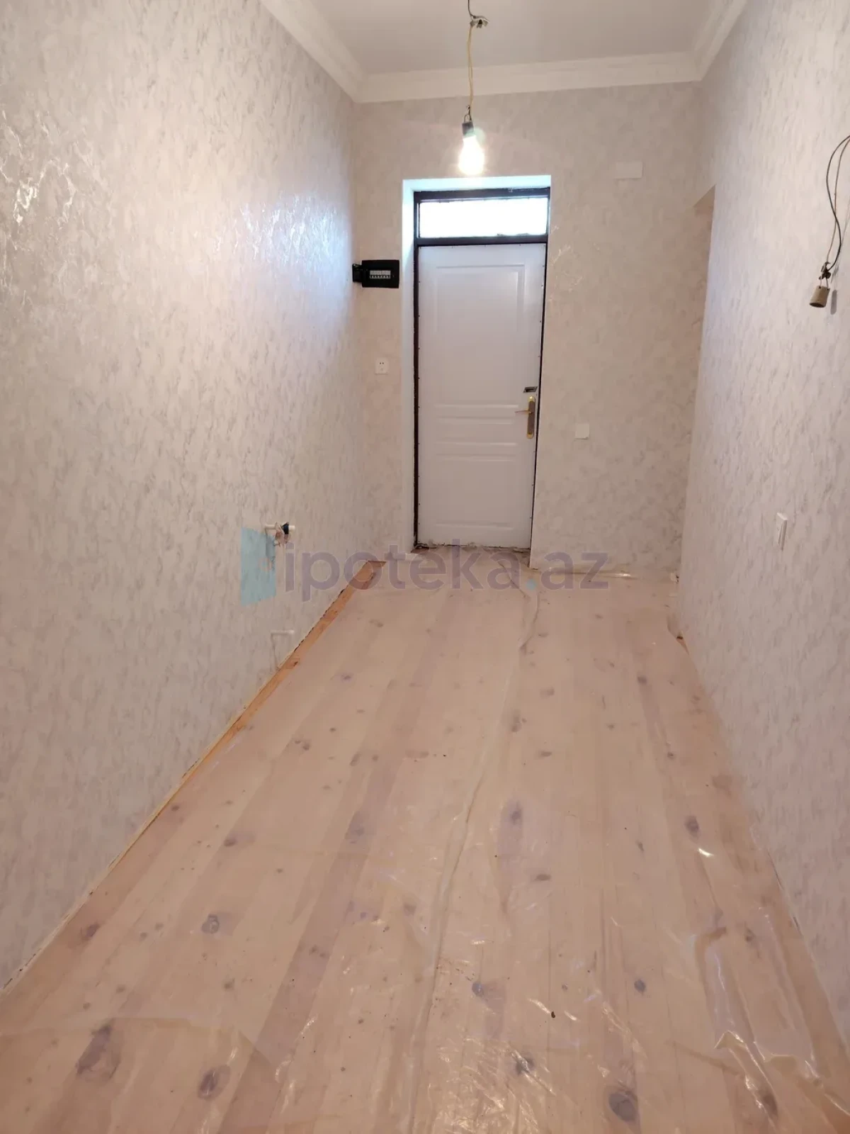 Satılır 5 otaqlı mənzil 180 m²