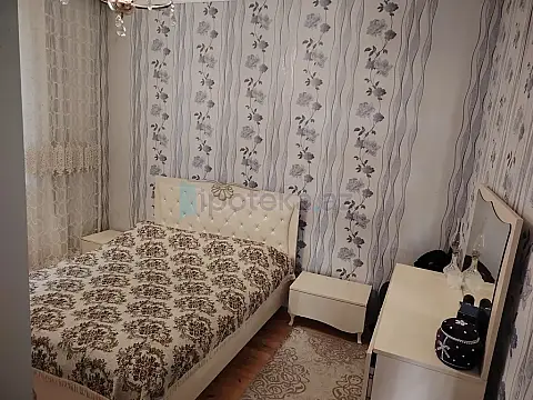 Satılır 5 otaqlı mənzil 180 m²