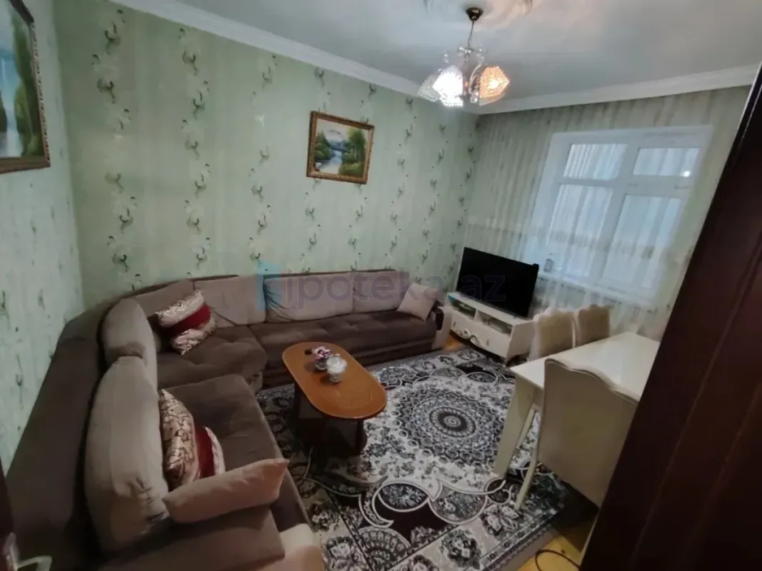 Satılır 5 otaqlı mənzil 180 m²