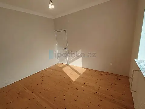 Satılır 5 otaqlı mənzil 180 m²